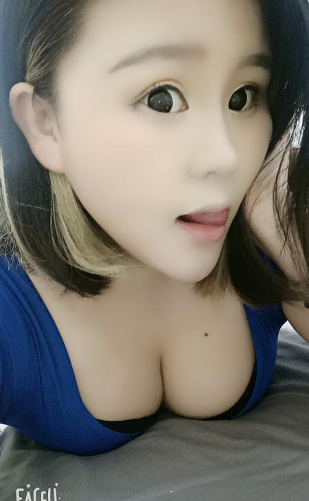 偶尔兼职的姑娘