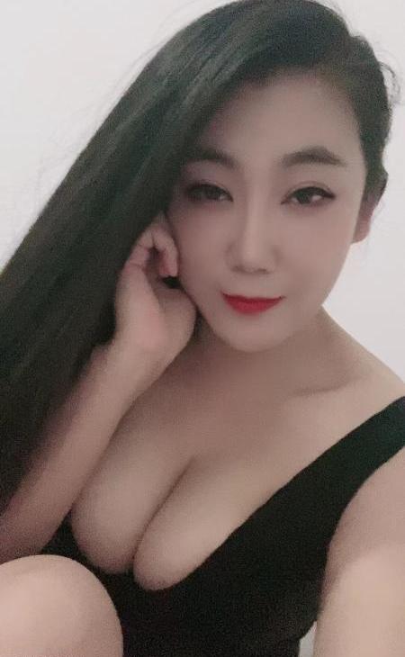 长腿巨乳小少妇芳芳