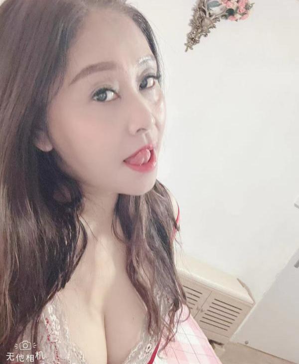 红唇熟女口爆女王