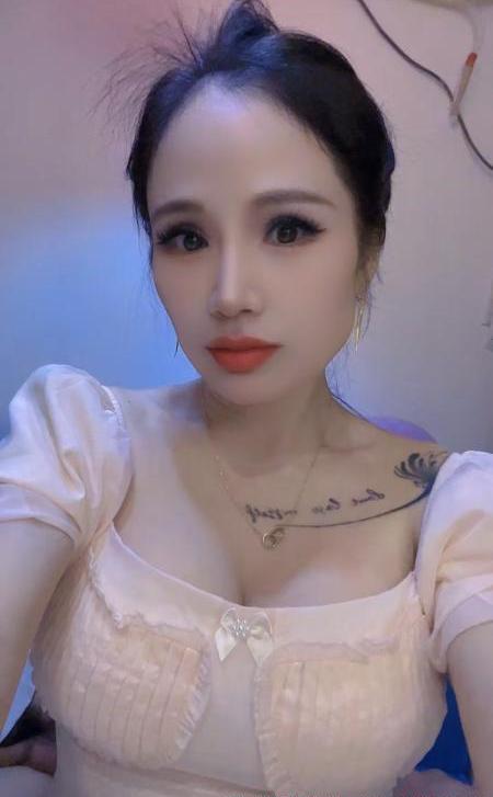 罗湖颜值大胸妹子